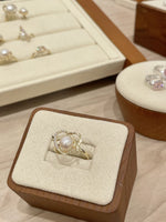 Load image into Gallery viewer, Pearl Shaped Ring