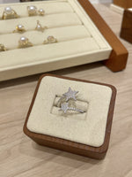 Load image into Gallery viewer, Diamond Star Ring
